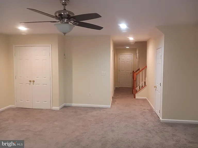 205 Hillside Ct — Photo 8