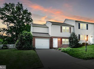 240 Boxwood Rd, Manchester, PA 17345