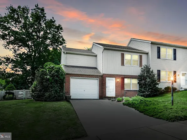 240 Boxwood Rd, Manchester, PA 17345