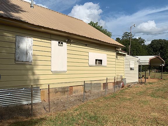2nd image of 318 Circle Dr