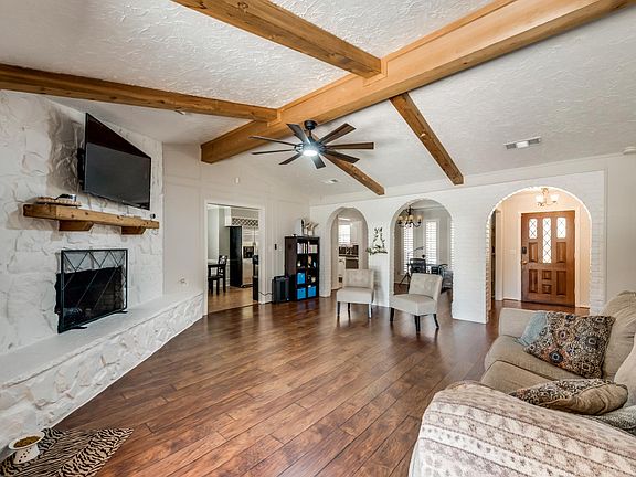 5th image of 3300 Lynbrook Dr