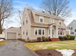 17 Carisbrooke St, Andover, MA 01810