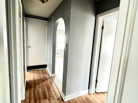 4th image of 1122 Goodland Ave