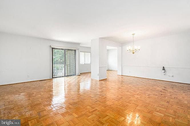 1st image of 7 Stonehenge Cir APT 5