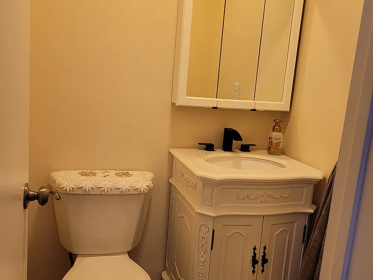58 Farragut Ave #A — Photo 10