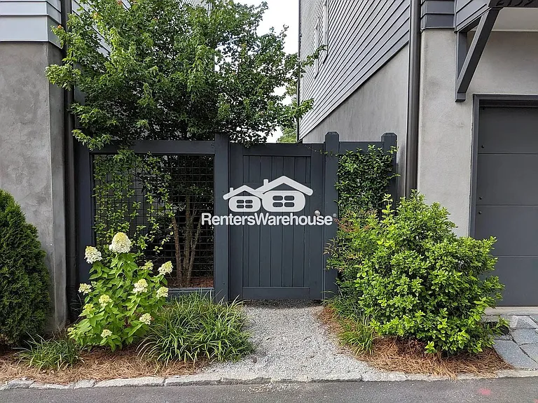2159 Niles Pl NE — Photo 2