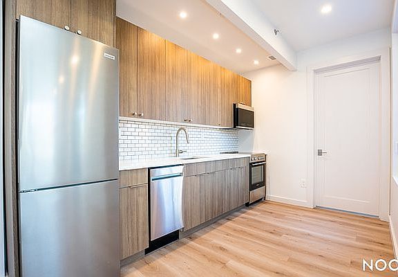 4th image of 68 Gold St #6A