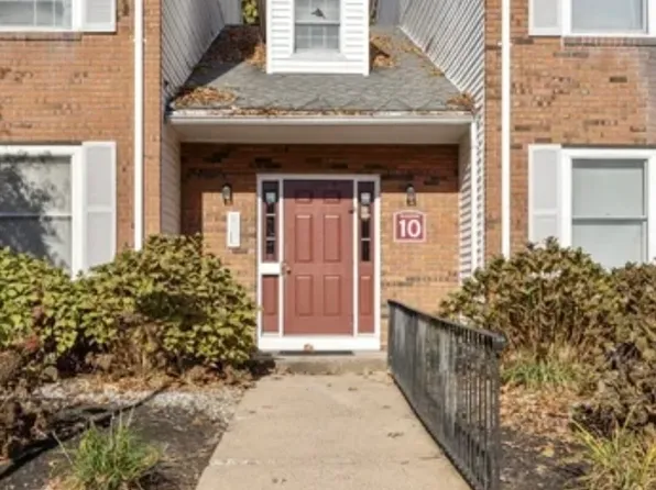 10 Concorde Way #A2, Windsor Locks, CT 06096