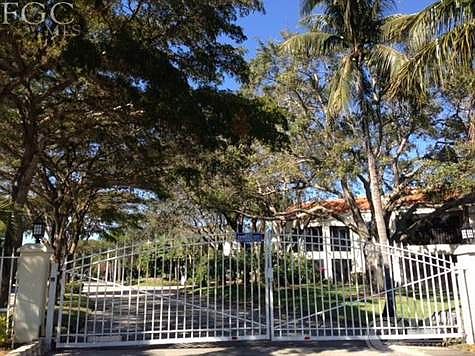 Entry Gates to Caloosa Yacht & Racquet
