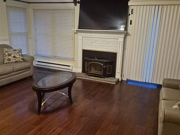 2nd image of 408 Belfast Ln