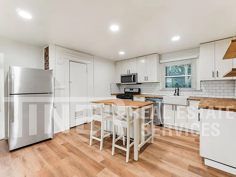 1508 E St — Photo 3