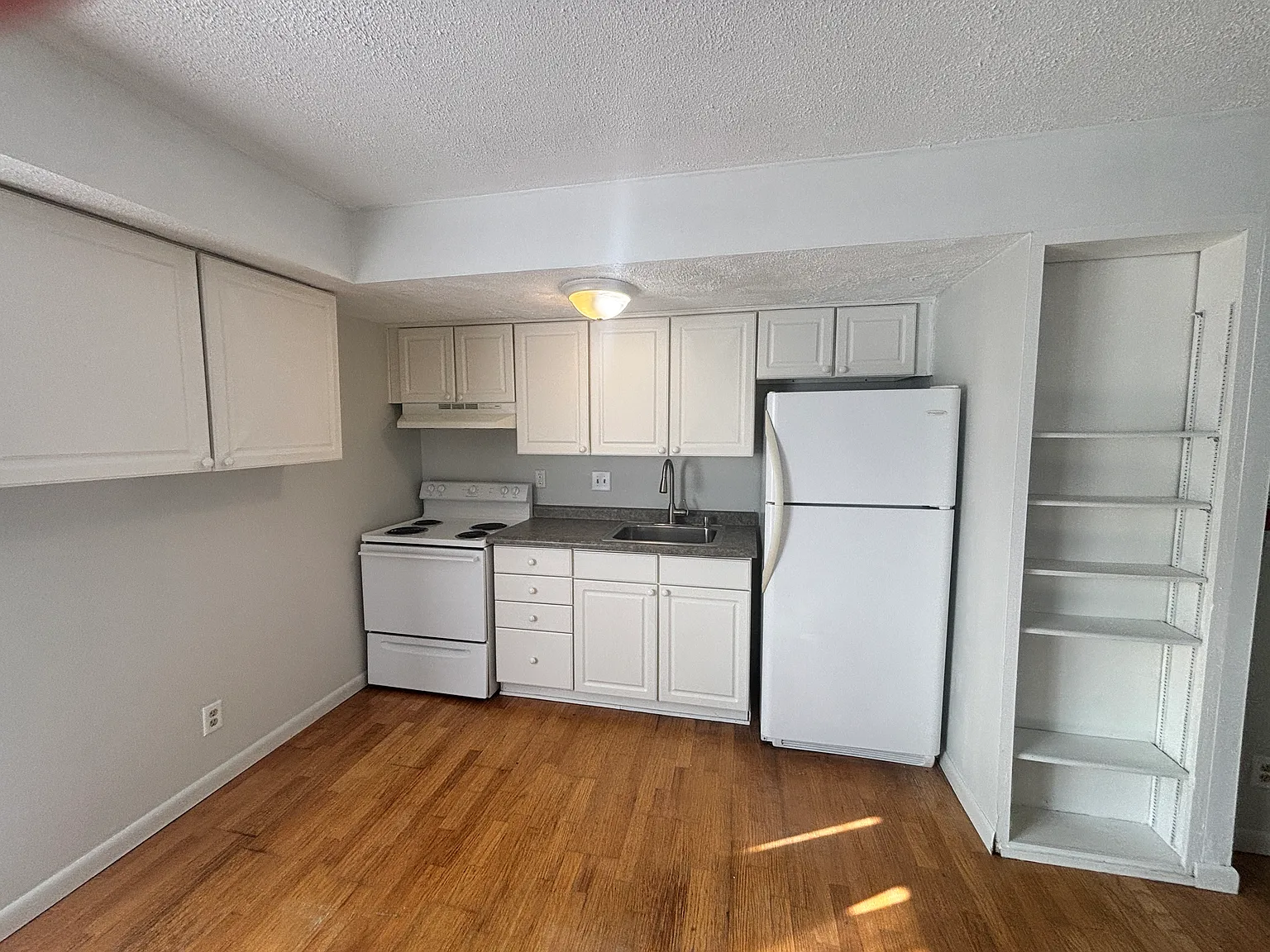 1 bed, 682 sqft, $995 — Photo 3