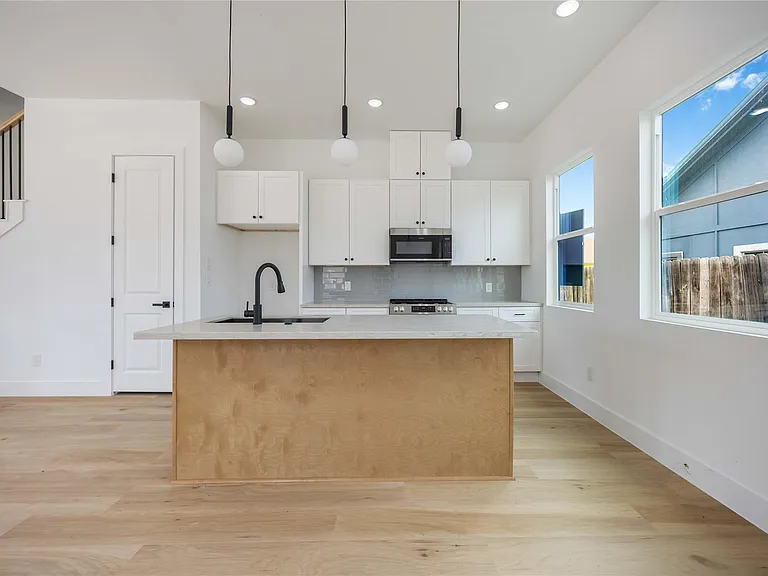 4804 Carmen St #B — Photo 9