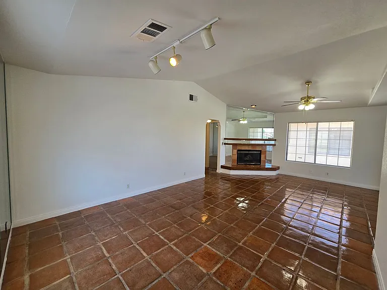 1421 Santa Margarita St #G — Photo 6