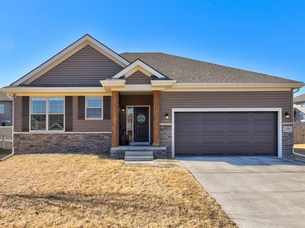2209 Park Crest Dr, Papillion, NE 68133