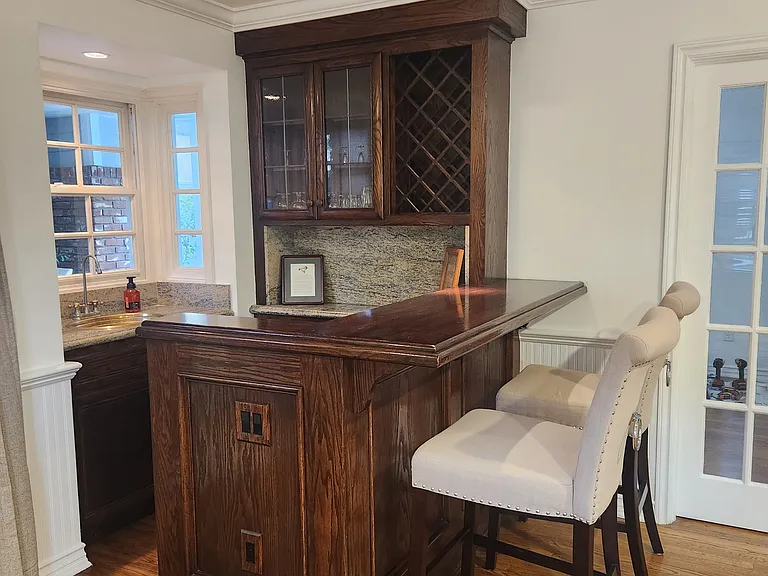 Bar in the family room, located downstairs