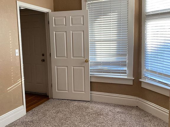 3rd image of 521 E Lowell Ave