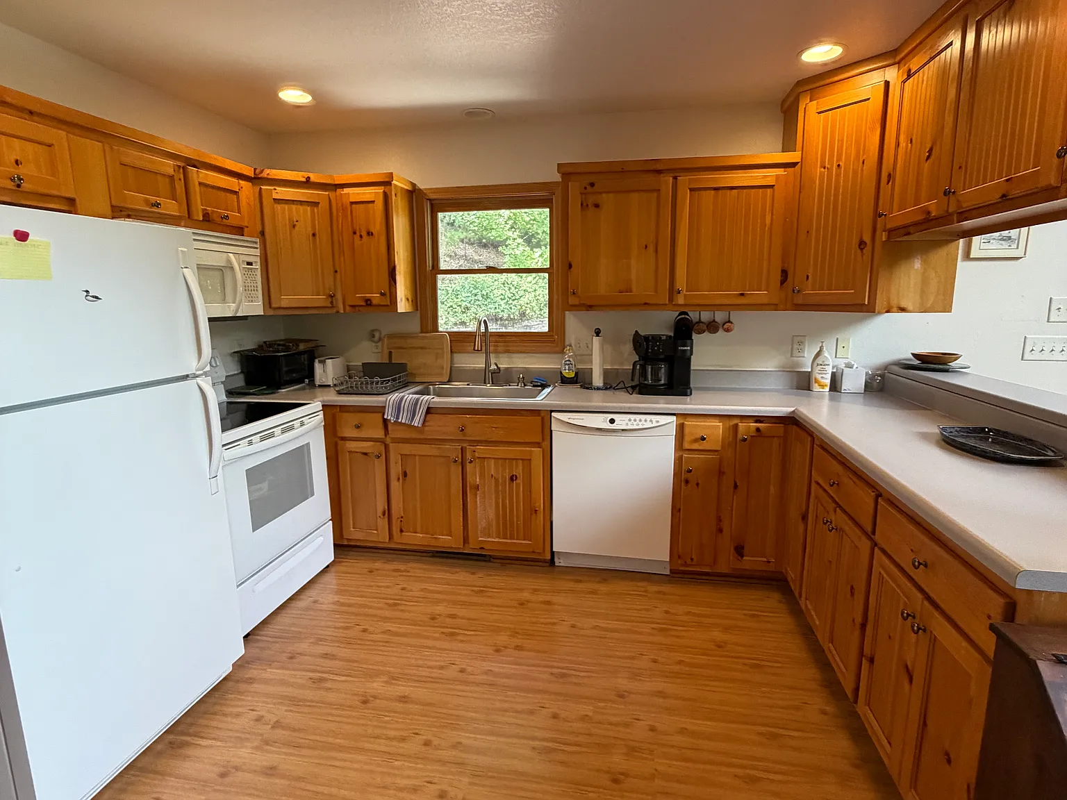 3 bed, 2340 sqft, $2,500 — Photo 4
