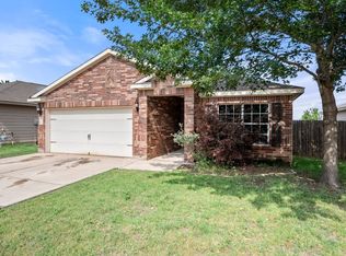 10045 Iron Ridge Dr, Fort Worth, TX 76140