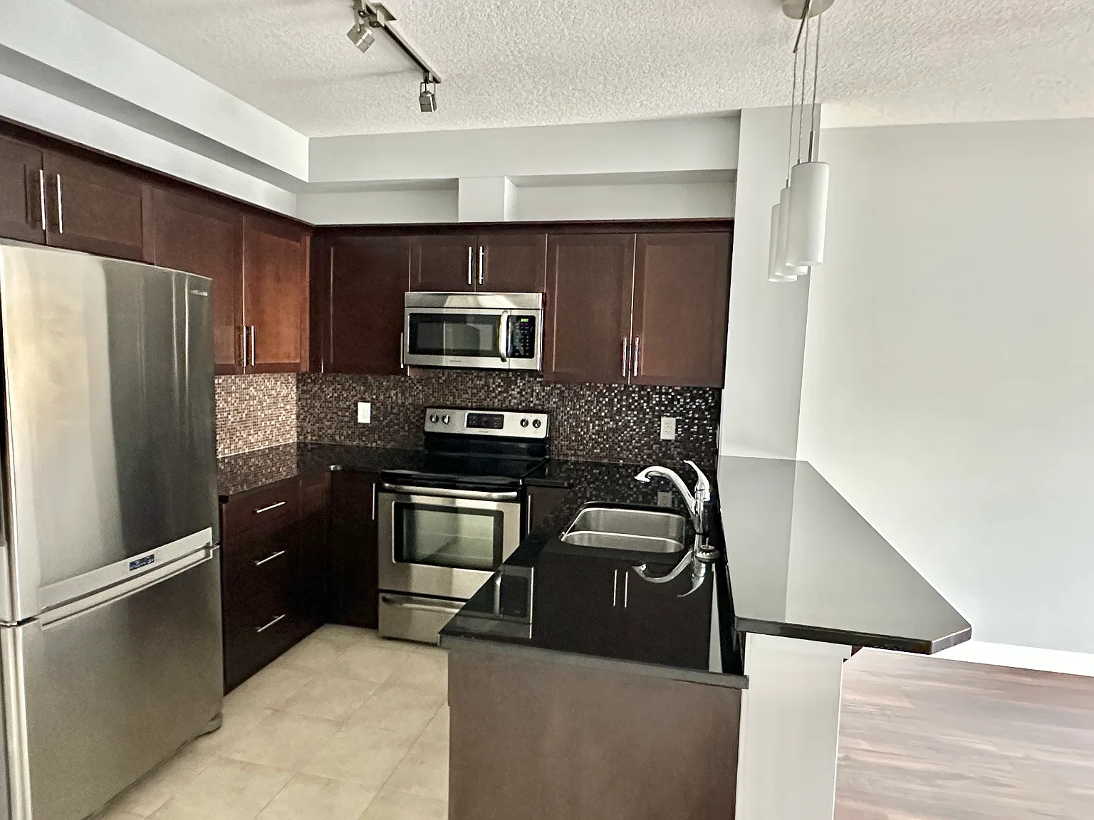 320 2584 Anderson Way — Photo 4