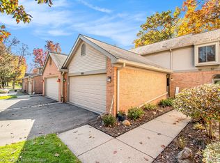 928 Woodridge Hills Dr #83, Brighton, MI
