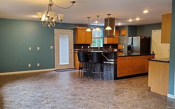 4th image of 28 Hart Ln