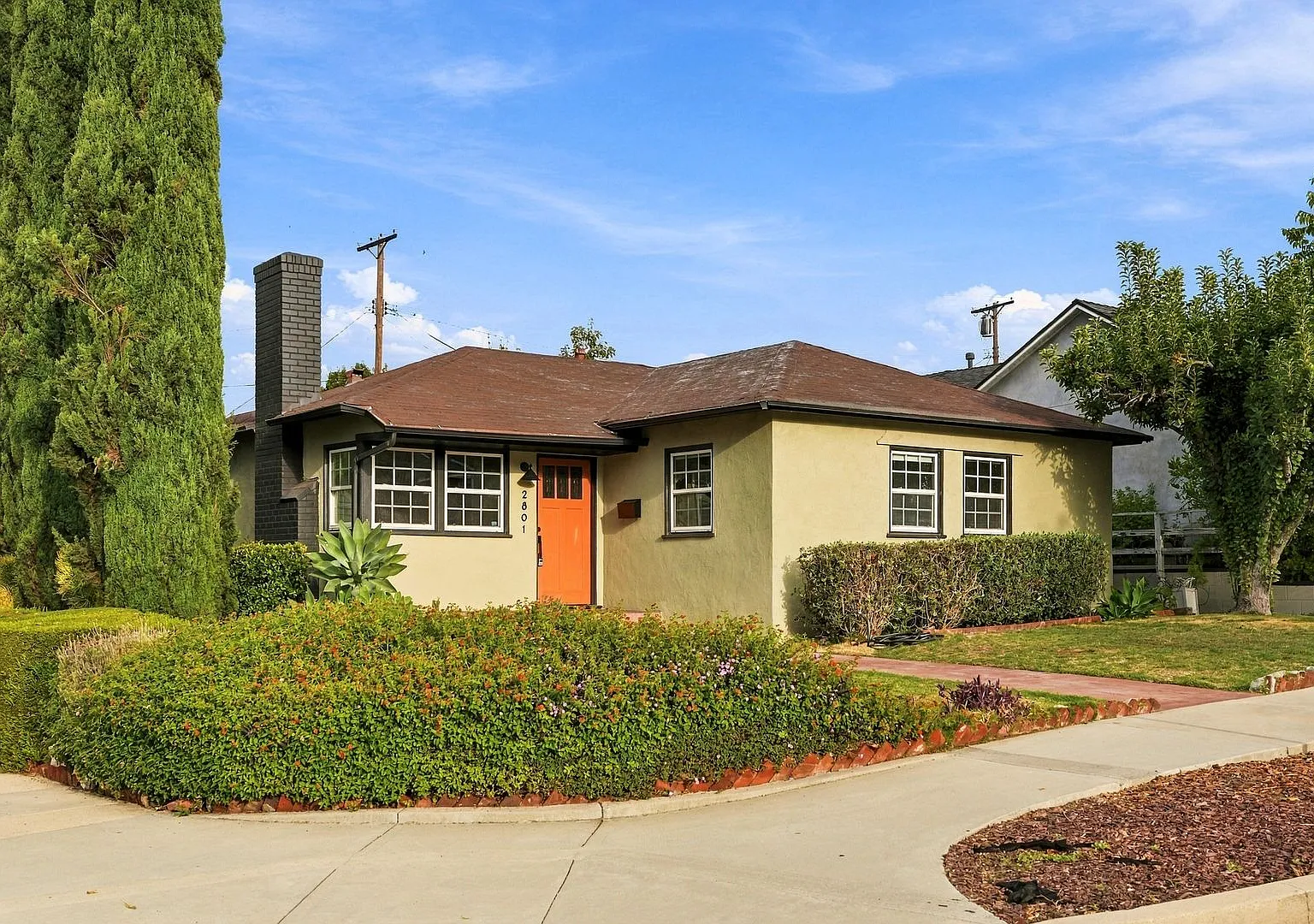 Burbank Hills 3BR Home | Corner Lot | Spacious Backyard & 2-Car Garage — Photo 3