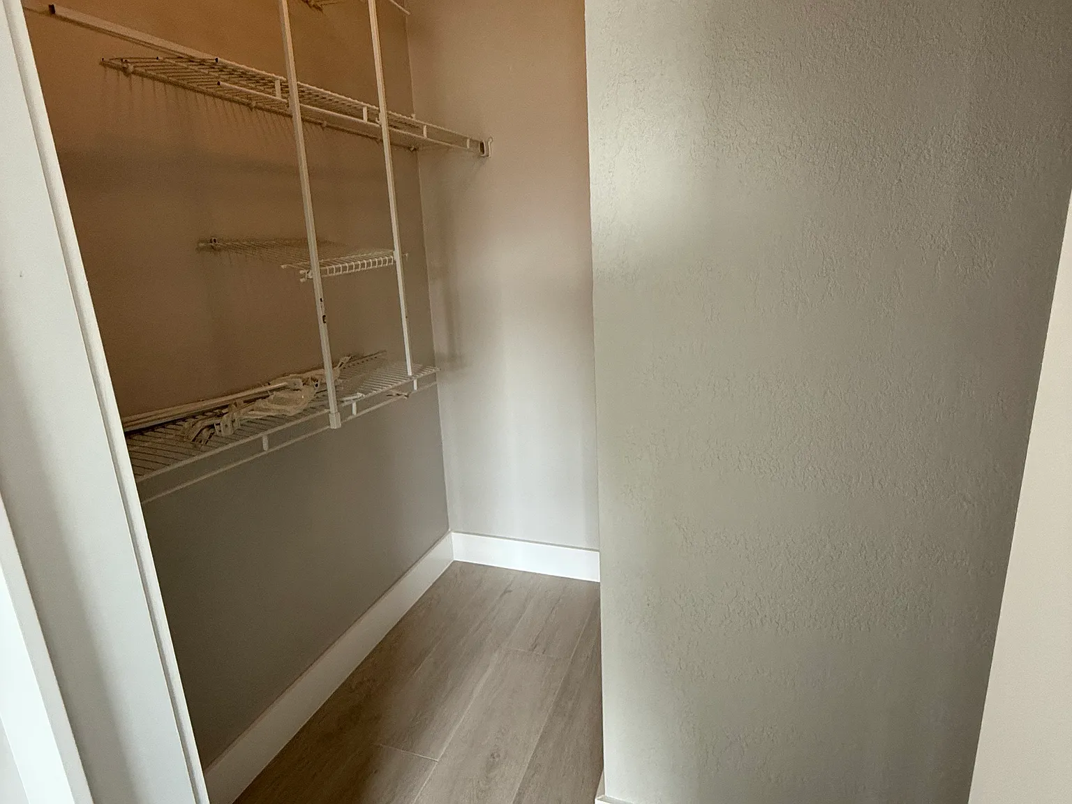7035 Babcock Rd — Photo 4