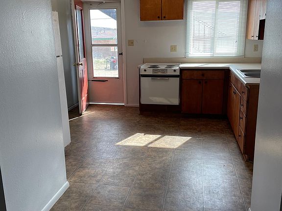 3rd image of 1015 Trona Dr