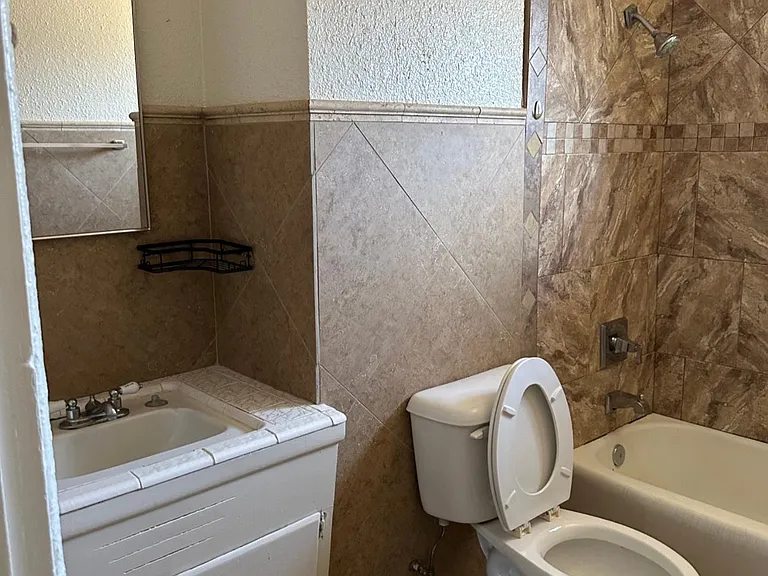 6013 W Laurie Ln — Photo 8