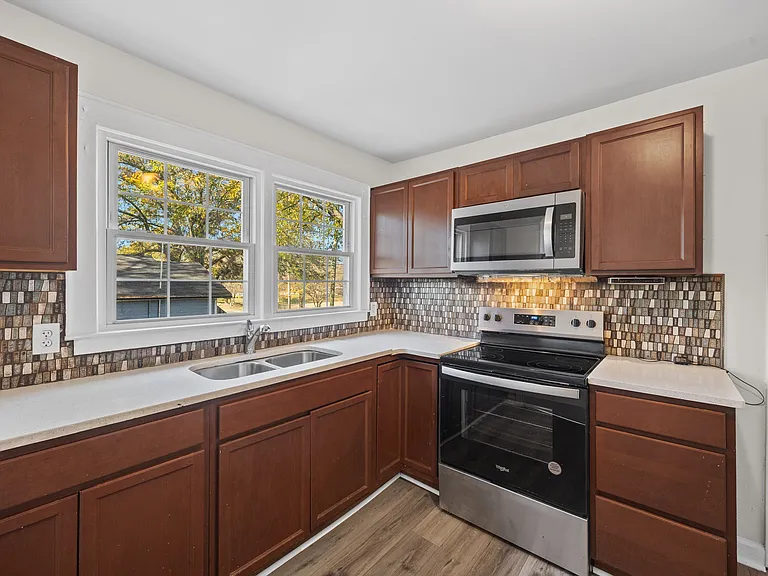 807 N Morris St — Photo 12