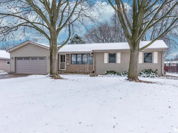 515 7th St, Camanche, IA 52730