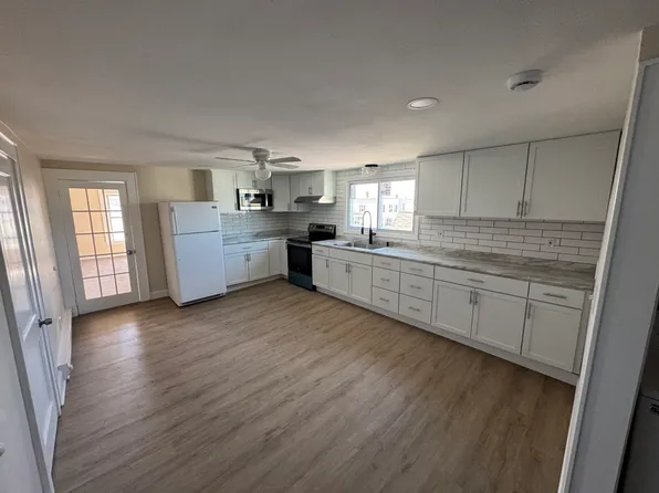 646 Summer St APT 3, Manchester, NH 03103