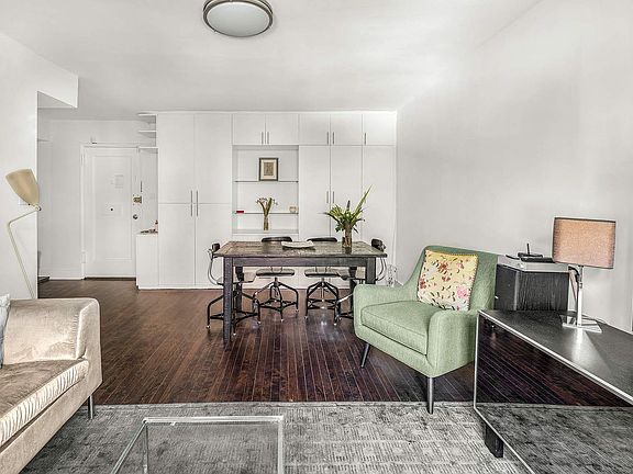 4th image of 305 W 18th St APT 2C