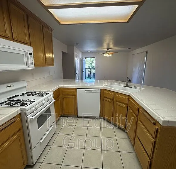 2544 W Lark Ave — Photo 6