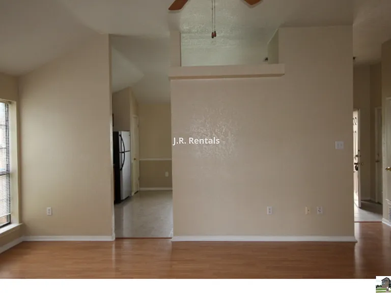 1506 Creek St — Photo 103