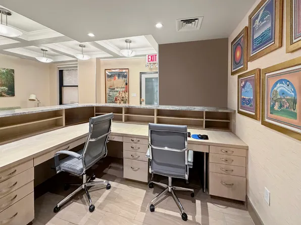 121 East 60th Street image 3 of 11