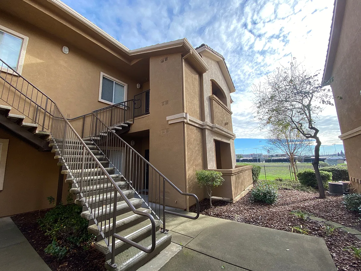 Building Photo - 501 Gibson Dr #1712