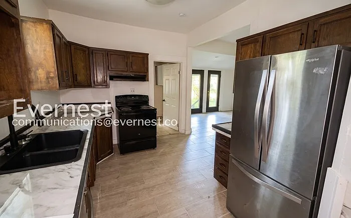 3 bed, 2.0 bath, 1320 sqft, $980 — Photo 3