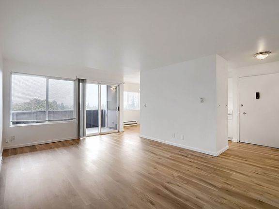 4th image of 1140 Edmonds Ave NE Unit 126