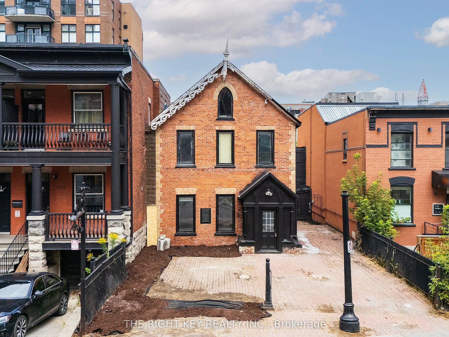 7 bed, $799 — Photo 1
