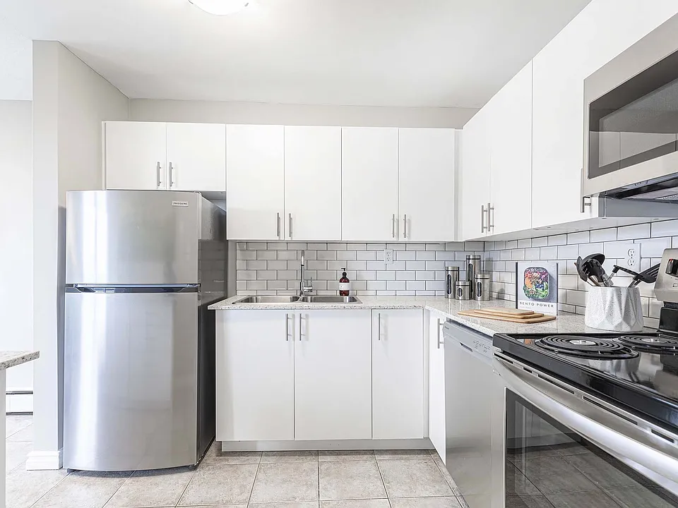 24 Brybeck Cres