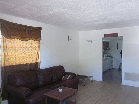 5th image of 1521 Clark St