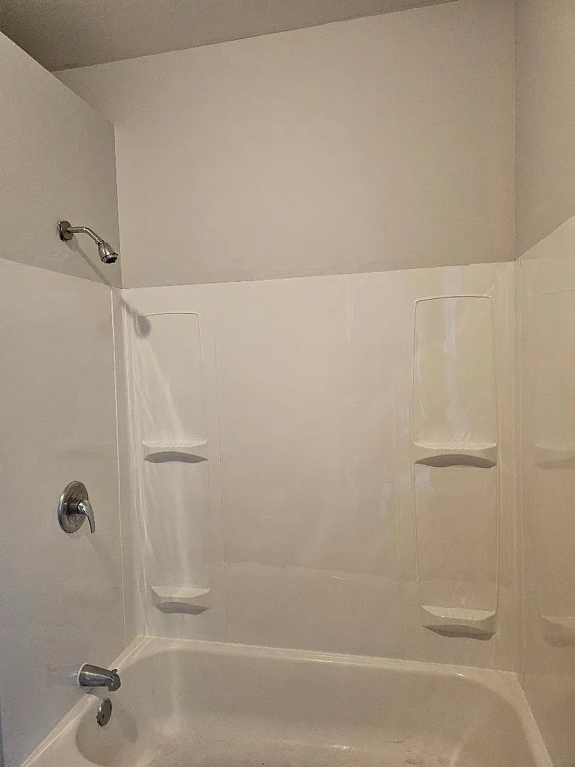 3 bed, 1000 sqft, $1,350 — Photo 3