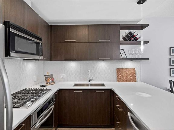 5th image of 721 E 4th St NE #135