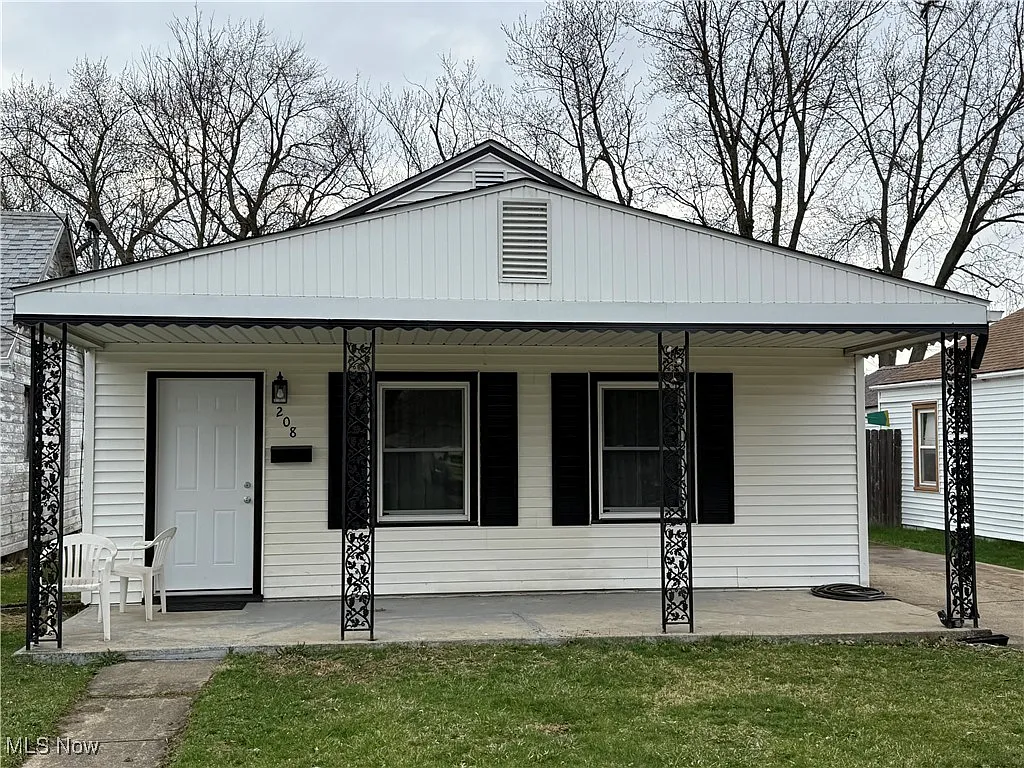 208 Hayes Ave photo 1
