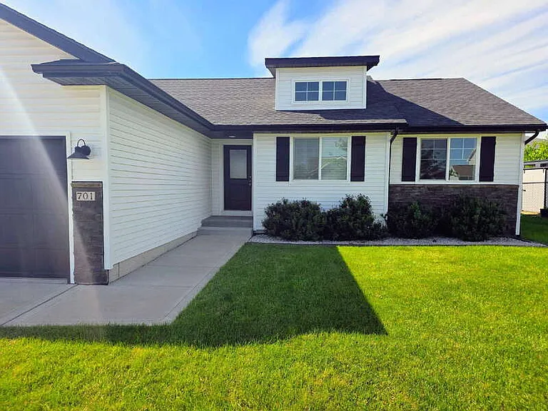 701 Bradford Dr — Photo 3
