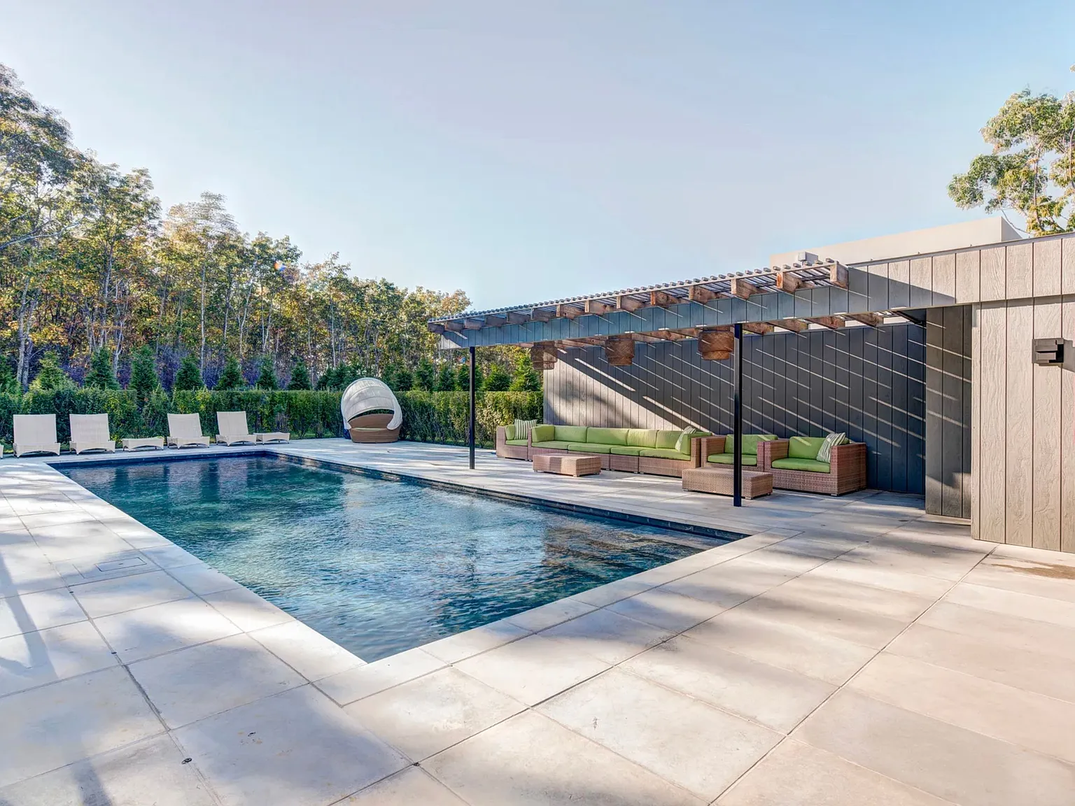 5 bed, 5.5 bath, 5000 sqft — Photo 2