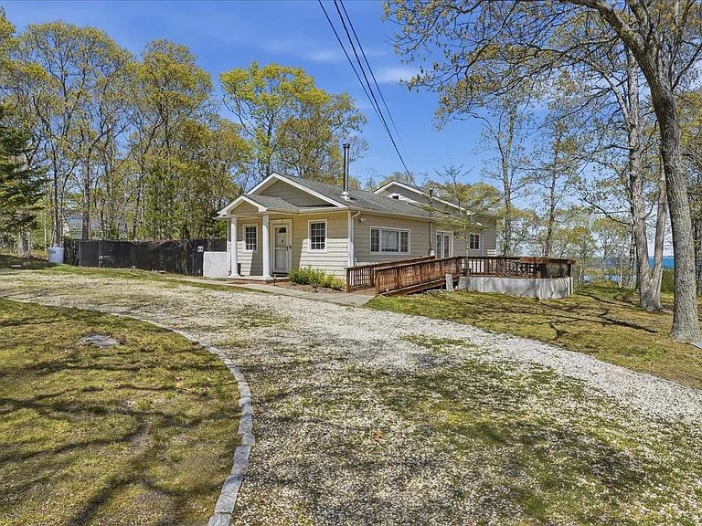 32 Red Creek Rd — Photo 2