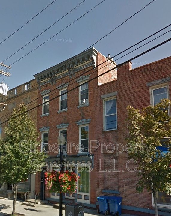 1st image of 250 Lark St Floor 3